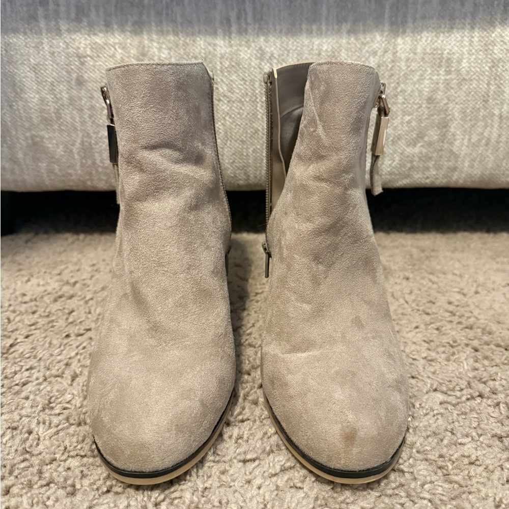 Elegant Women's Suede Ankle Boots -